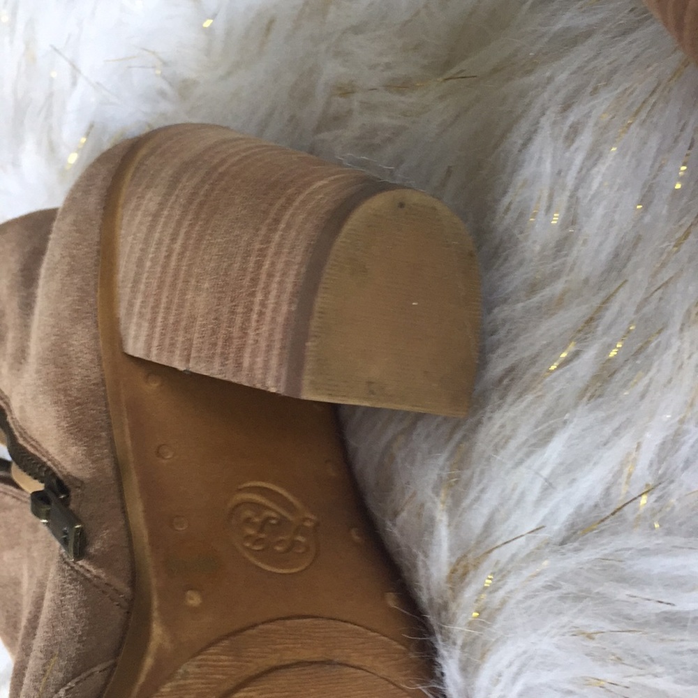 Lucky Brand size 6 booties tan/ creme - Picture 5 of 7